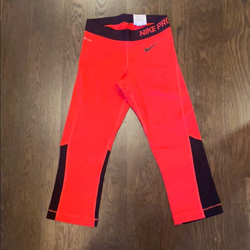 Red Nike pro leggings
